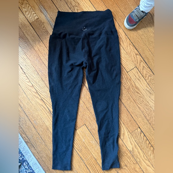 Beyond Yoga Charcoal High-Rise Leggings - Size Large - Picture 2 of 3